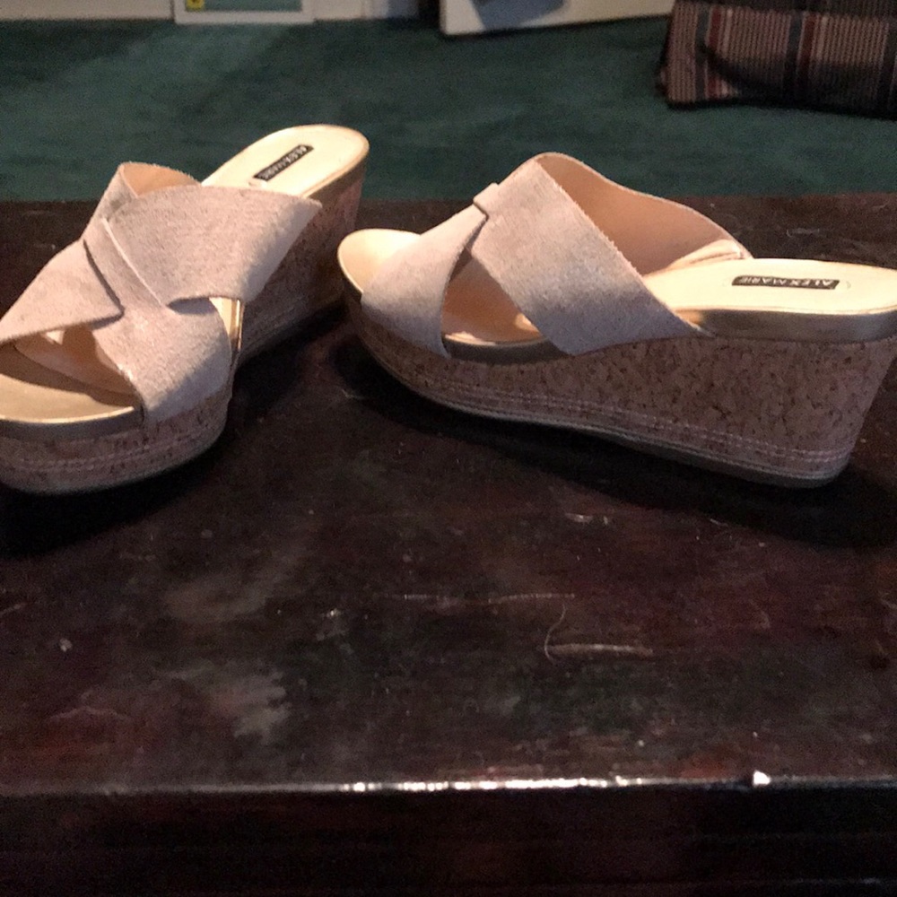 Crisscross wedge